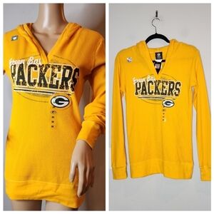 NWT Green Bay Packers Yellow Thermo Hooded Long Sleeve top. Size Medium